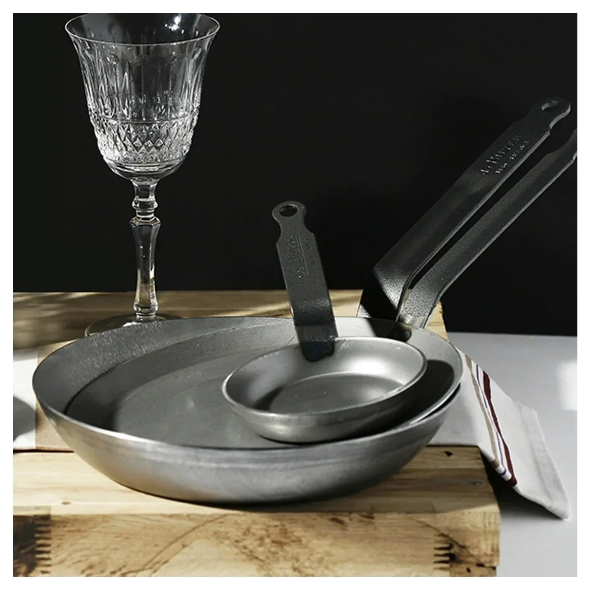 Patelnia okrągła 20 cm CARBONE PLUS - DE BUYER