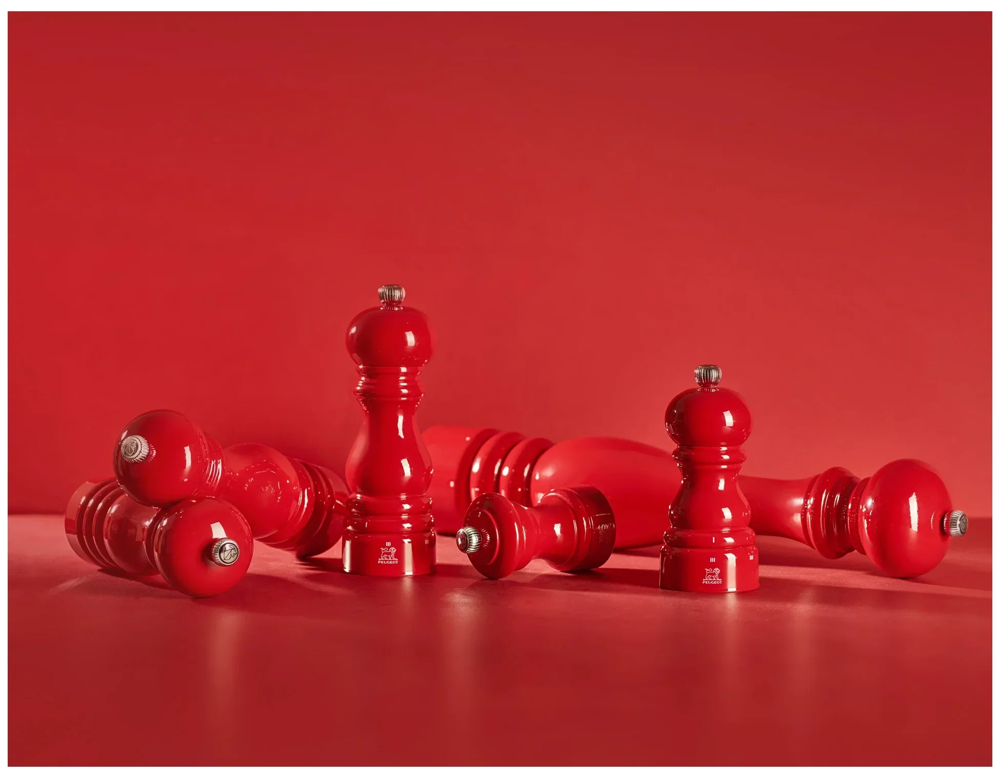 PARIS Młynek do pieprzu 18 cm Red Passion lacquer / PEUGEOT