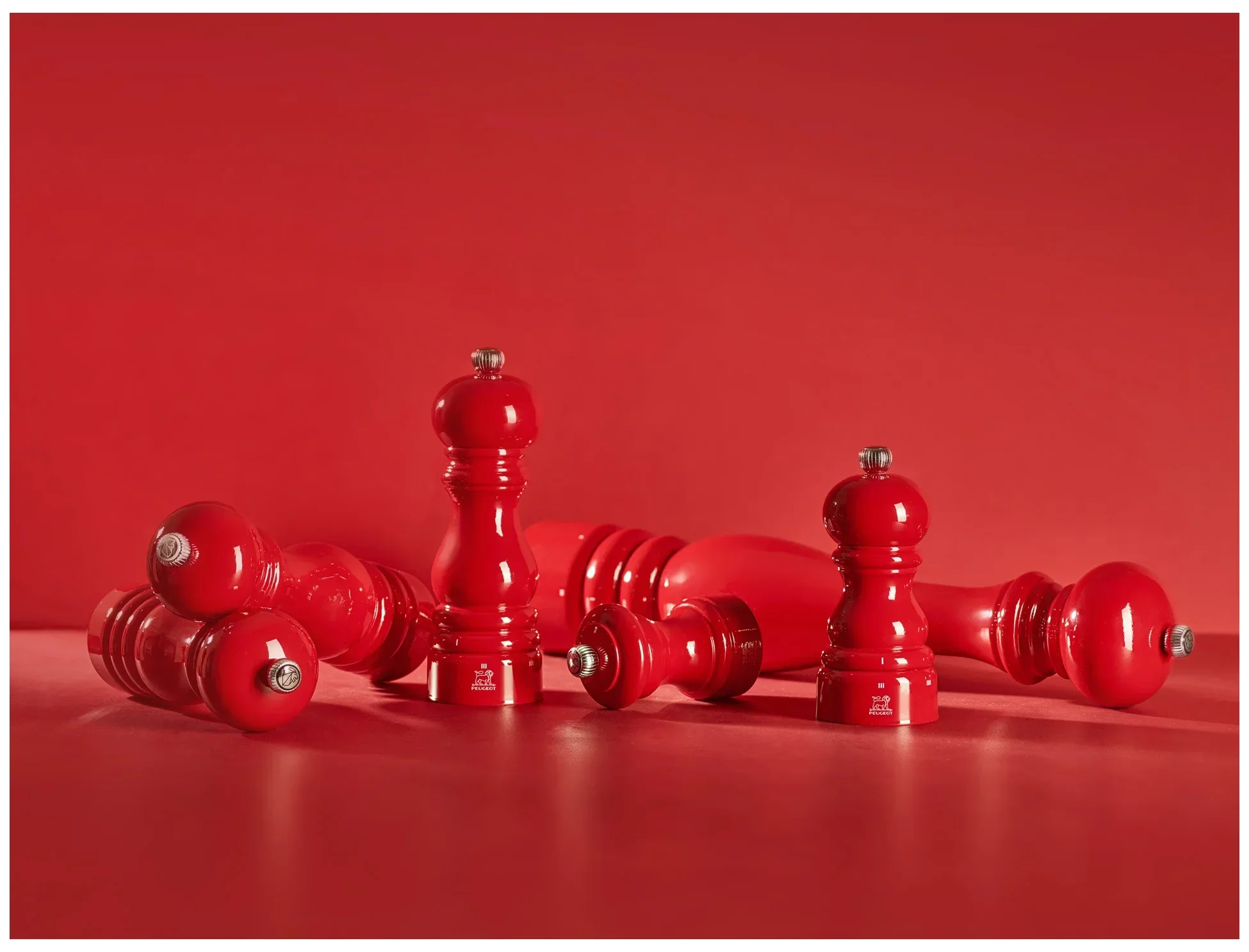 PARIS Młynek do pieprzu 22 cm Red Passion lacquer / PEUGEOT