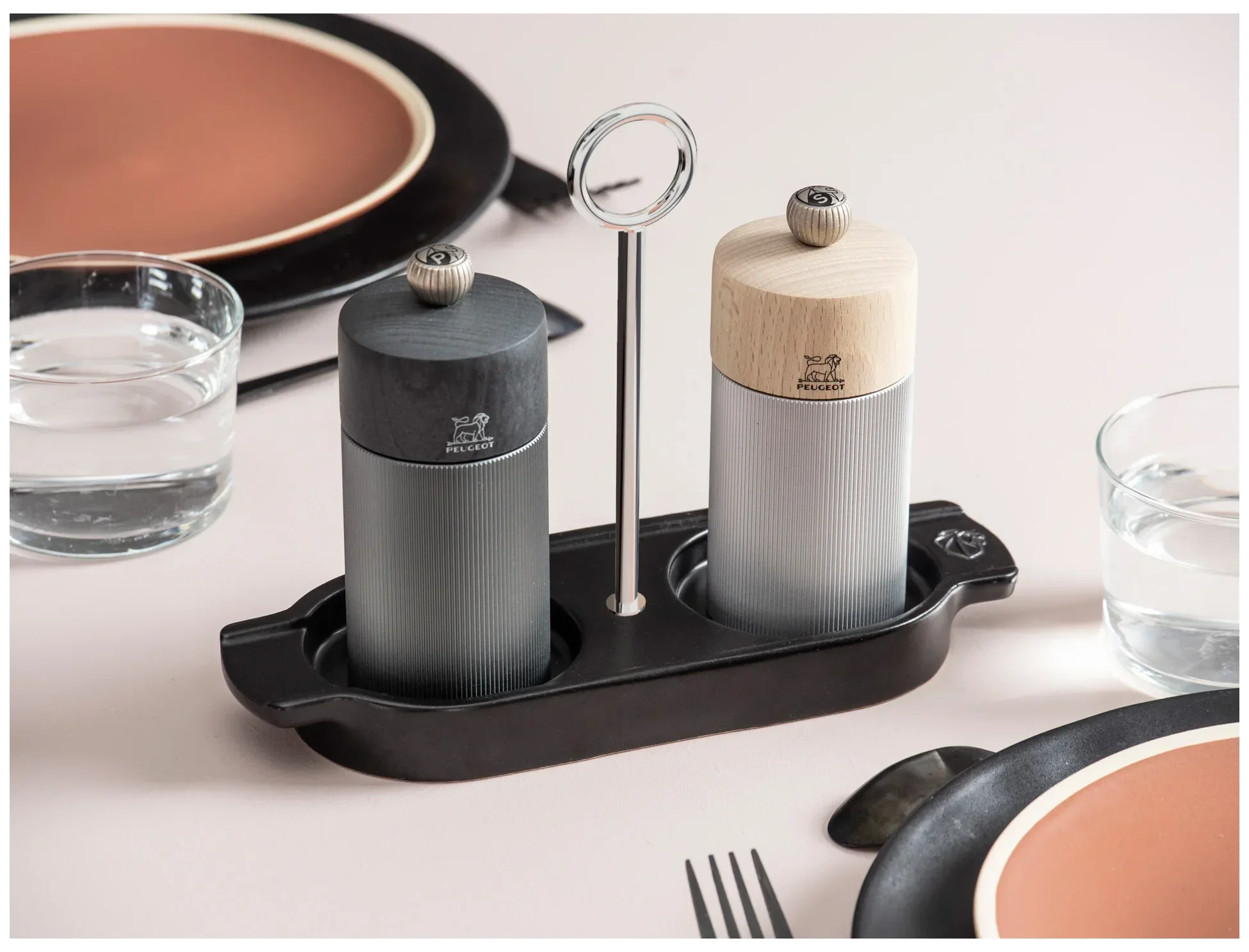 LINEA Podstawka do młynków ceramiczna, satin black / PEUGEOT