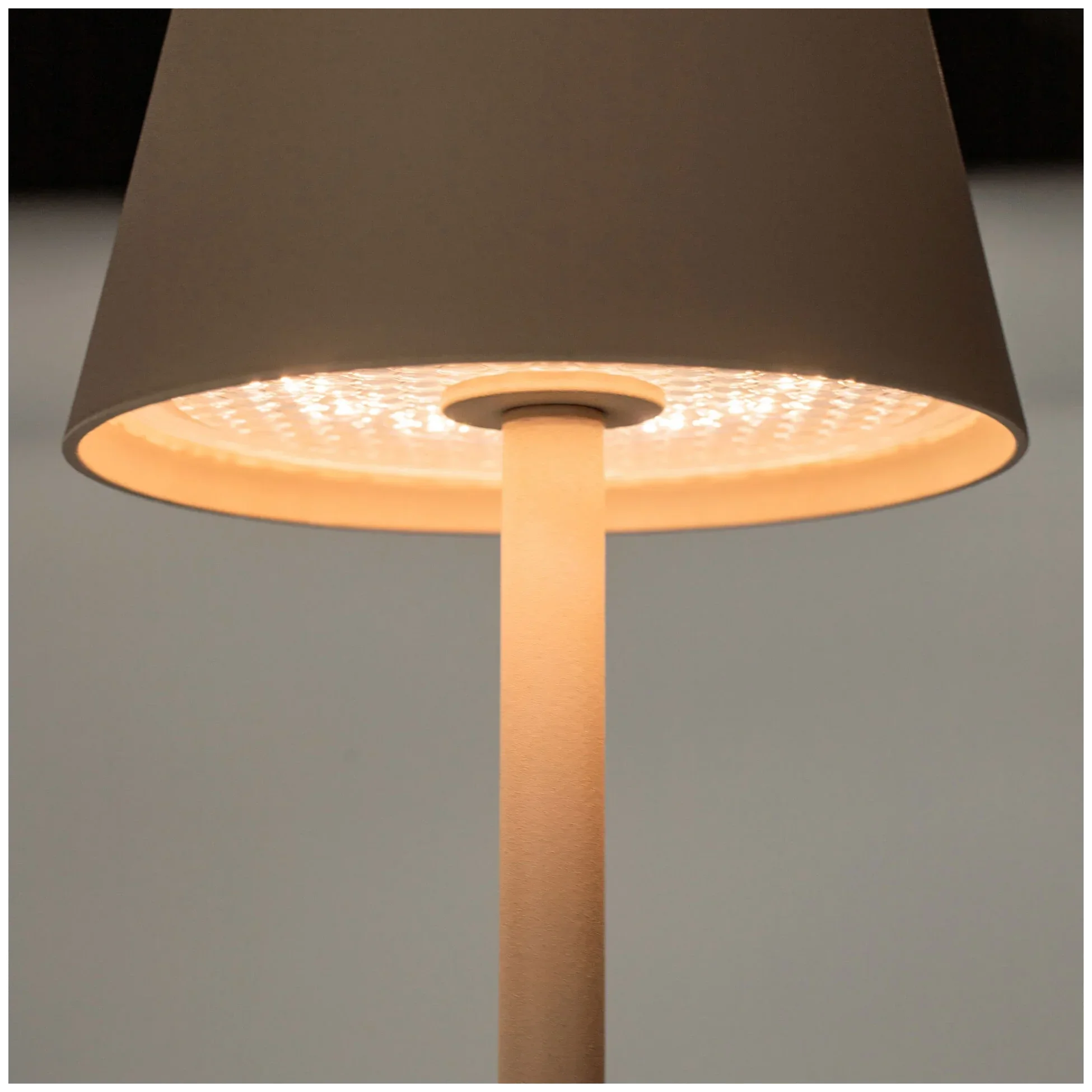 VERLO Lampa podłogowa TALI 123 cm piaskowa